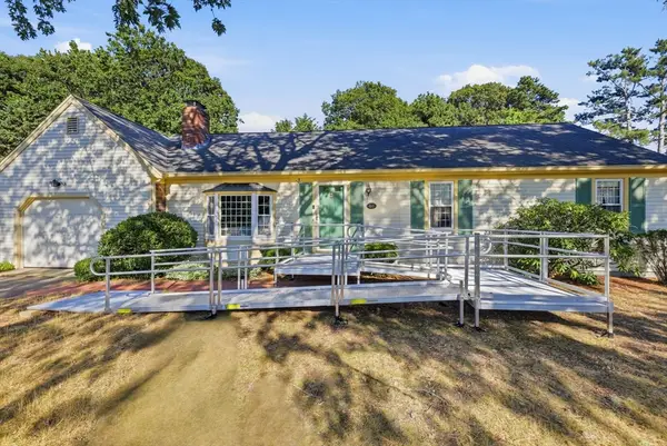 46 4 Seasons Dr, Yarmouth, MA 02664