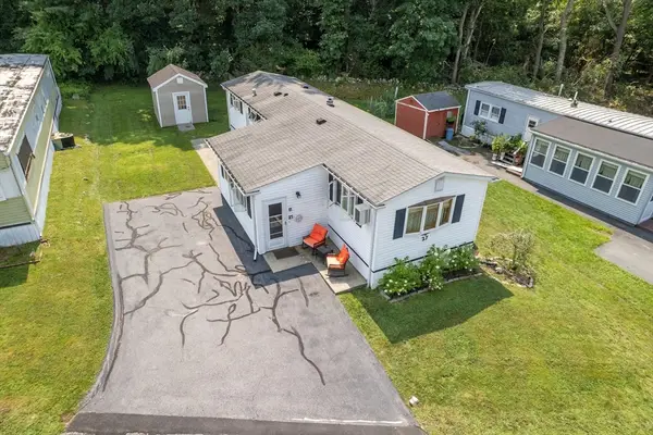 27 Clems Way, Acushnet, MA 02743