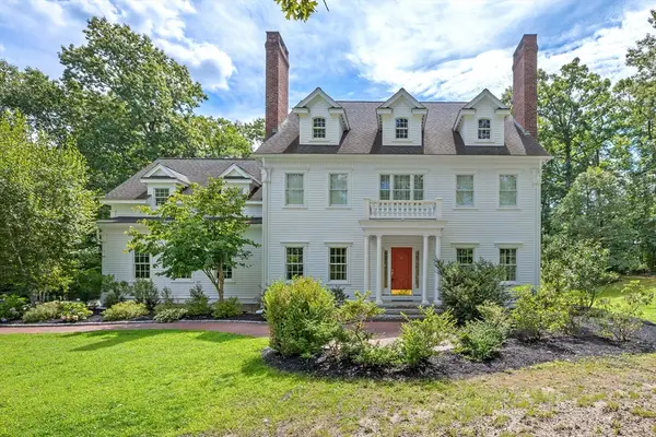 57 Shattuck St, Pepperell, MA 01463