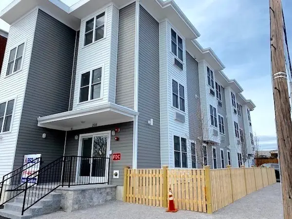 208-208A Neponset Valley Pkwy, Boston, MA 02136