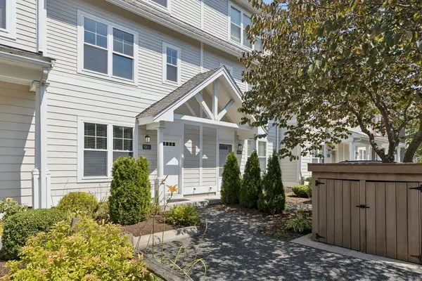 12 Blue Jay Cir #12, Boston, MA 02126