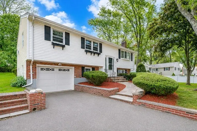 11 Coweeset Dr, Brockton, MA 02301 - #1
