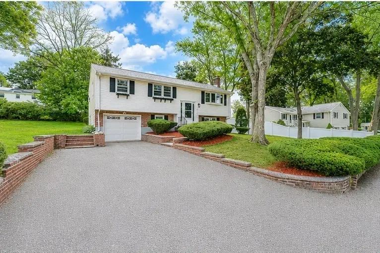 11 Coweeset Dr, Brockton, MA 02301 - #2