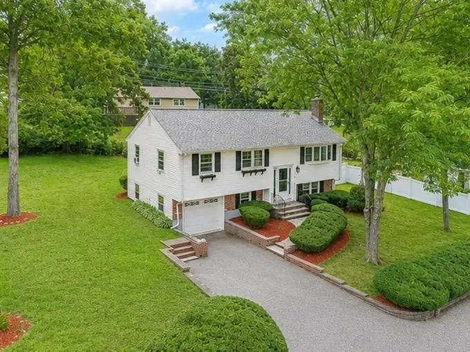 11 Coweeset Dr, Brockton, MA 02301 - #3