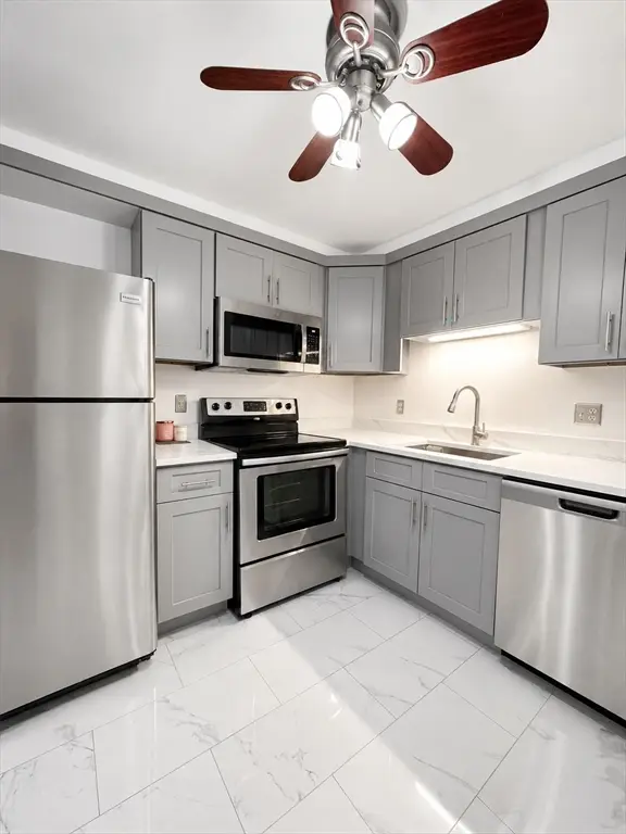 45 Oval Rd #8, Quincy, MA 02170