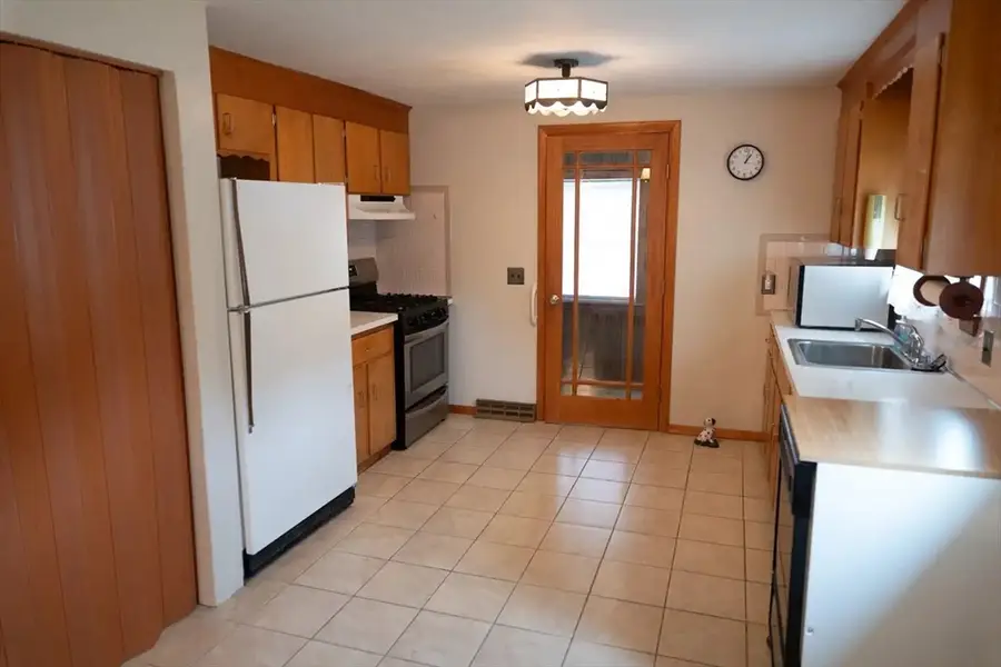 24 Hanson St, Brockton, MA 02302 - #3