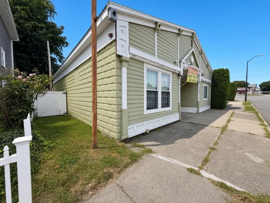 2307 Acushnet Avenue, New Bedford, MA 02745 - #3