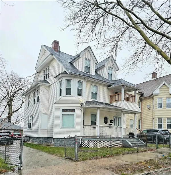 76 Acushnet Ave, Springfield, MA 01105