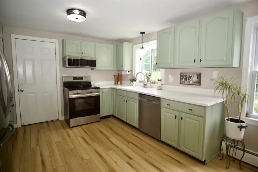 4 Williams Rd, Sturbridge, MA 01566 - #3