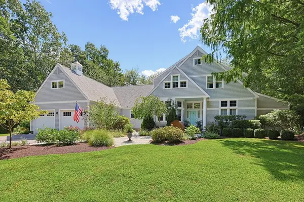 35 Tucker Ln, Dartmouth, MA 02747