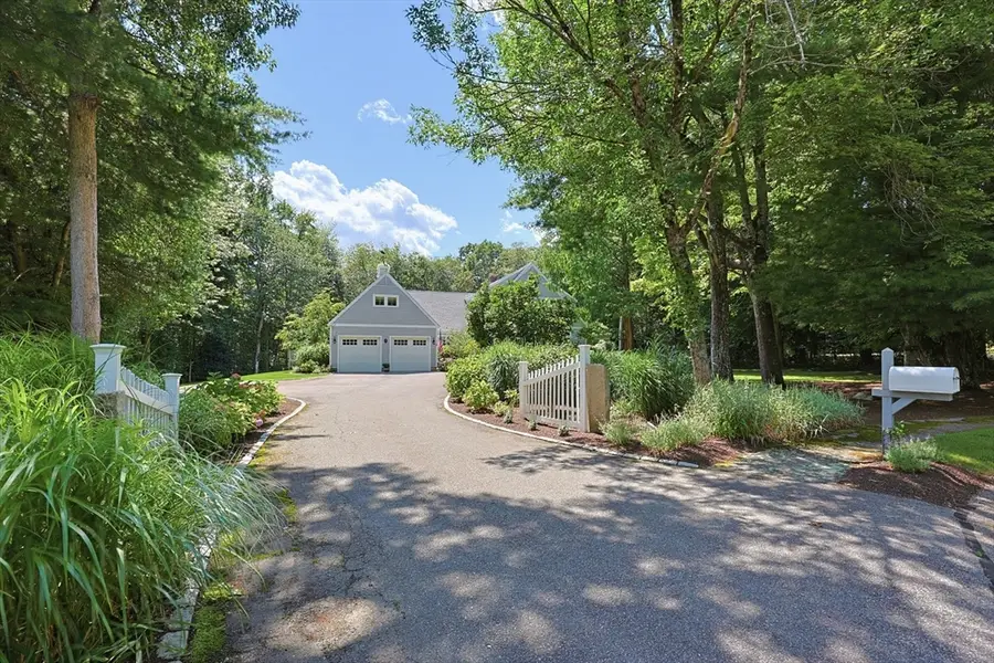 35 Tucker Ln, Dartmouth, MA 02747 - #2