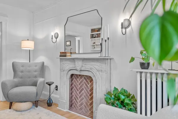 427-429 S Huntington Ave #1, Boston, MA 02130