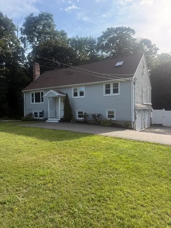 40 Poquanticut Ave, Easton, MA 02334