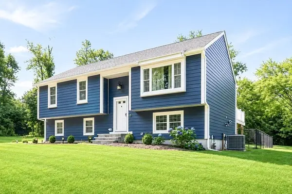 174 Bent St, Franklin, MA 02038