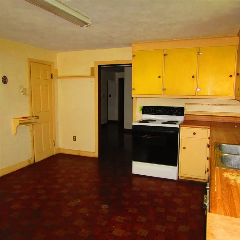 144 West Street, Amherst, MA 01002 - #3