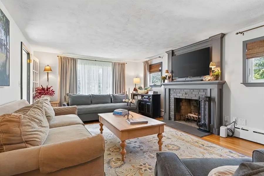 6 Winthrop Dr, Attleboro, MA 02703 - #3