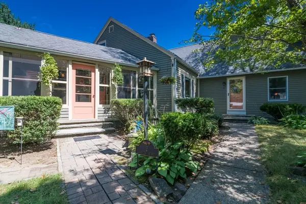 2 Lakeview Ave, Granby, MA 01033