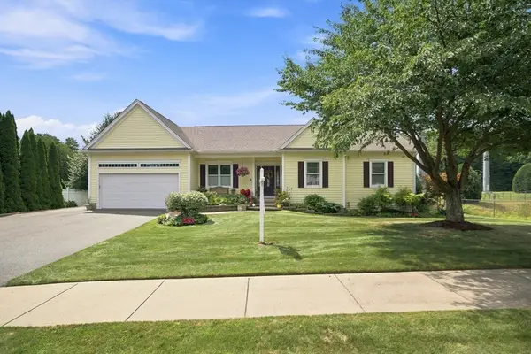 135 Lancaster Dr, Agawam, MA 01001
