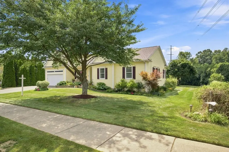 135 Lancaster Dr, Agawam, MA 01001 - #2