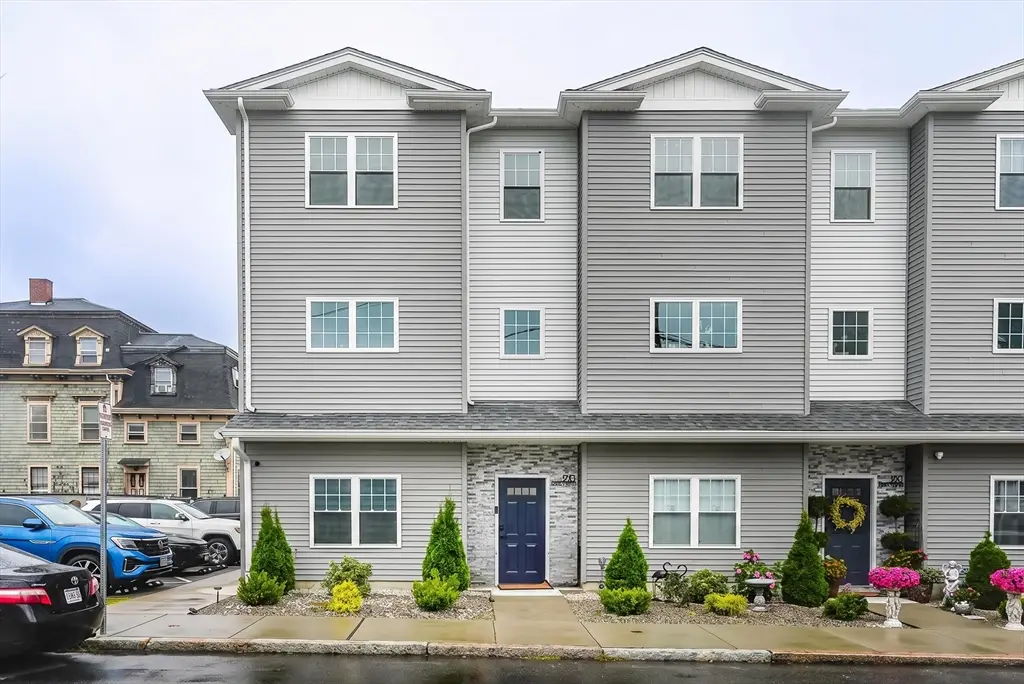 550 Spring St #1, Fall River, MA 02721 - #1