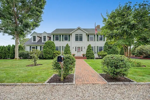 12 Gordon Ln, Yarmouth, MA 02675