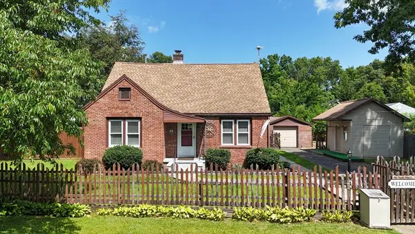 41 Park St, Agawam, MA 01030