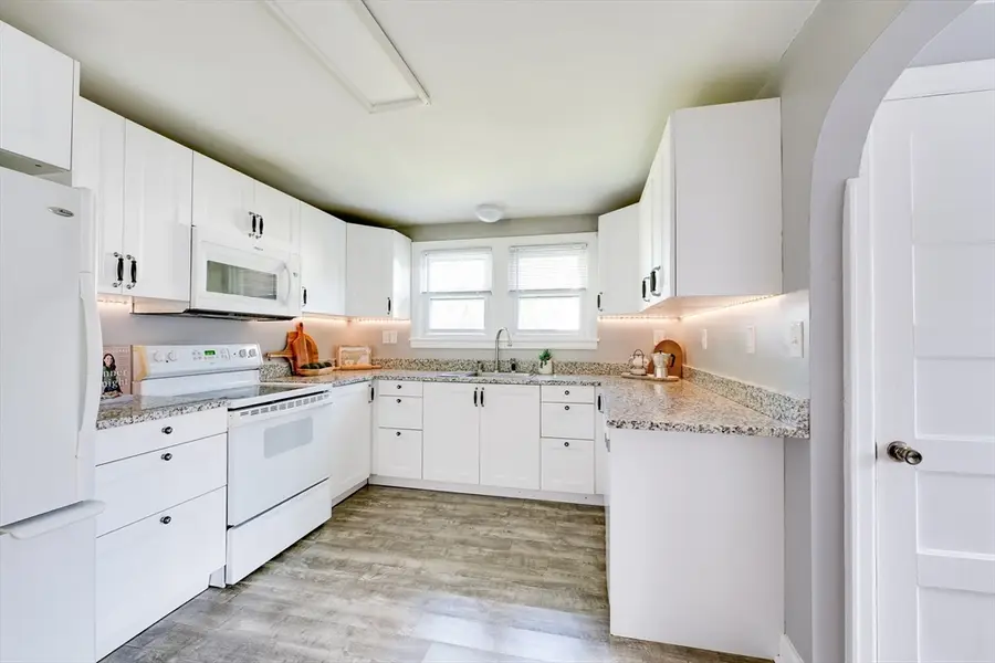 41 Park St, Agawam Town, MA 01030 - #2