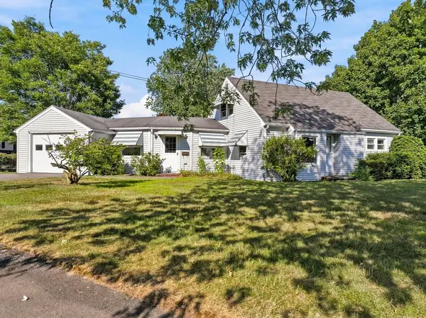21 Flint St, Danvers, MA 01923