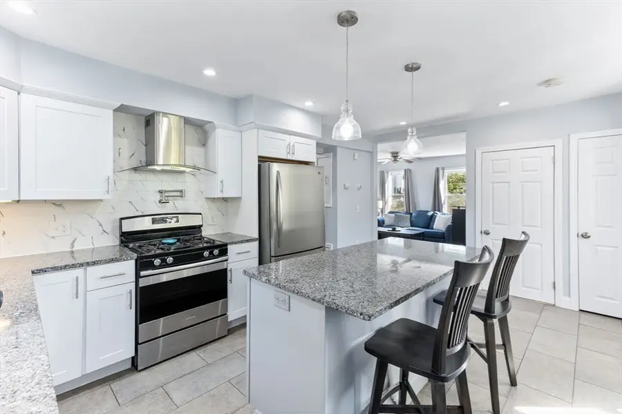 32 Cottage St, Taunton, MA 02780 - #2
