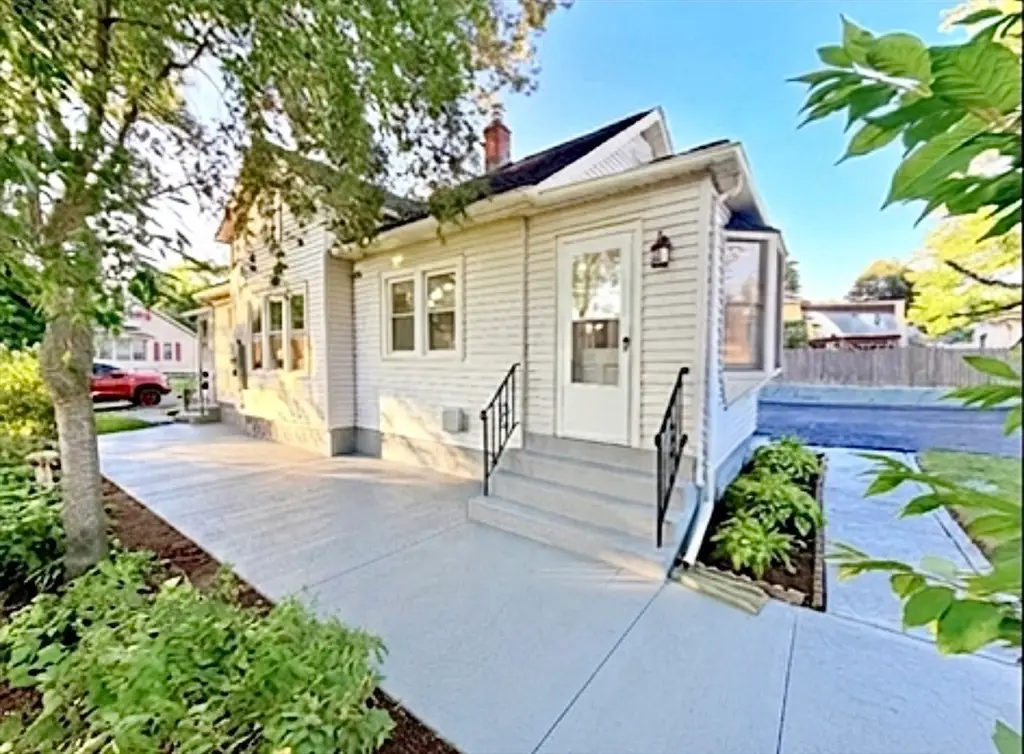 11 Thornfell St, Springfield, MA 01104 - #1