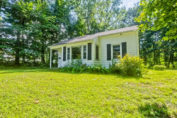 40 Hadley St, South Hadley, MA 01075