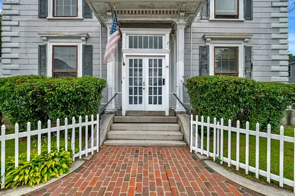 39 Washington St, Peabody, MA 01960
