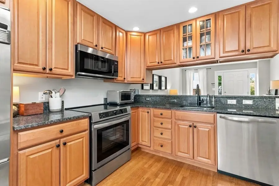 9 Russell St #3, Waltham, MA 02453 - #3