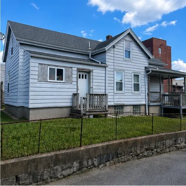 21 Everett St, Fall River, MA 02723