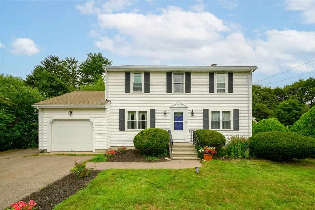 17 Woodlawn Ave, Holbrook, MA 02343 - #1