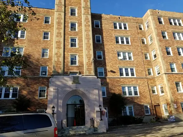 195 Thomas Burgin Pkwy #411, Quincy, MA 02169