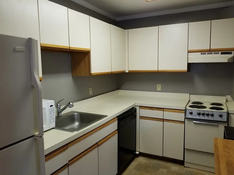 195 Thomas Burgin Pkwy #411, Quincy, MA 02169 - #2