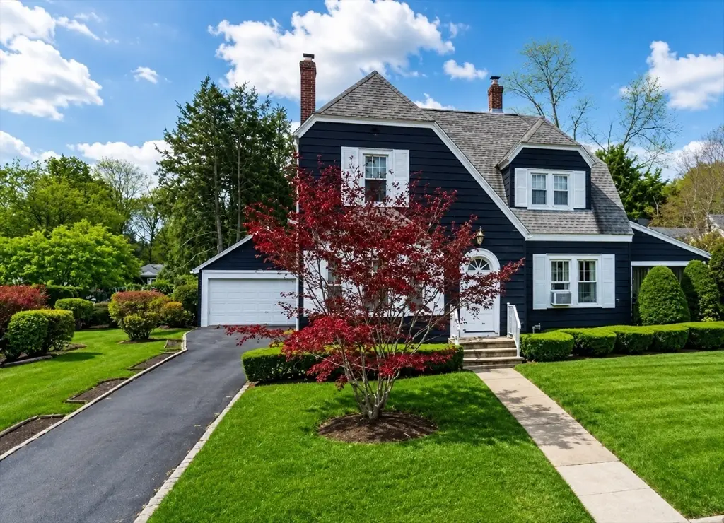 24 Lindbergh Ave, Holyoke, MA 01040 - #1