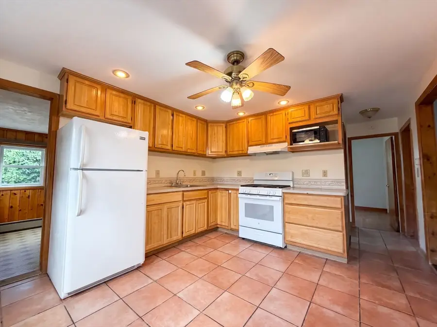17 Monarch St, Lowell, MA 01854 - #2