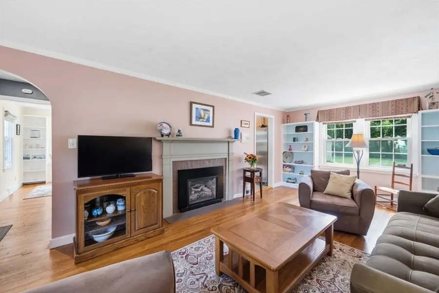 34 Harwich Road, West Springfield, MA 01089 - #3