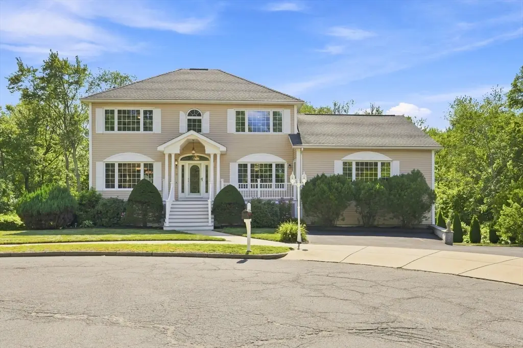 9 Sullivan Cir, Stoneham, MA 02180 - #1