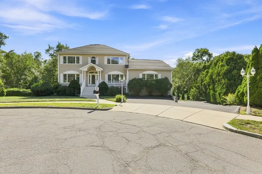 9 Sullivan Cir, Stoneham, MA 02180 - #2