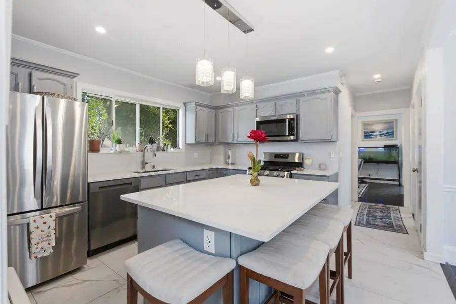 5 High St, Saugus, MA 01906 - #3