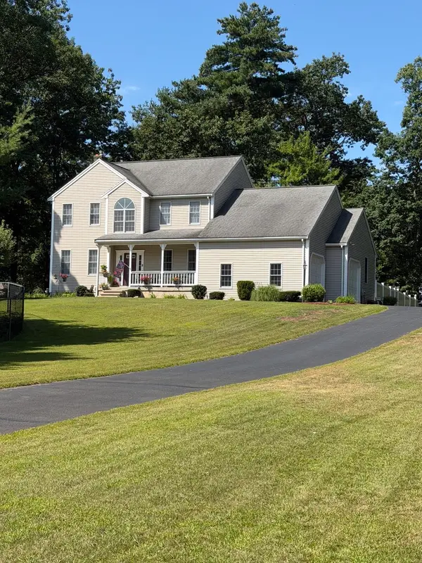 11 Brenton Wood Road, Hudson, MA 01749