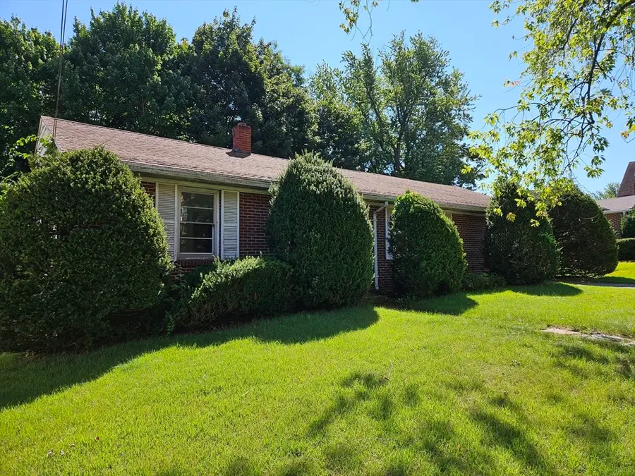 37 Academy St, Chicopee, MA 01013 - #2