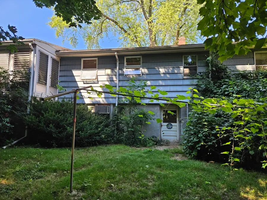 37 Academy St, Chicopee, MA 01013 - #3