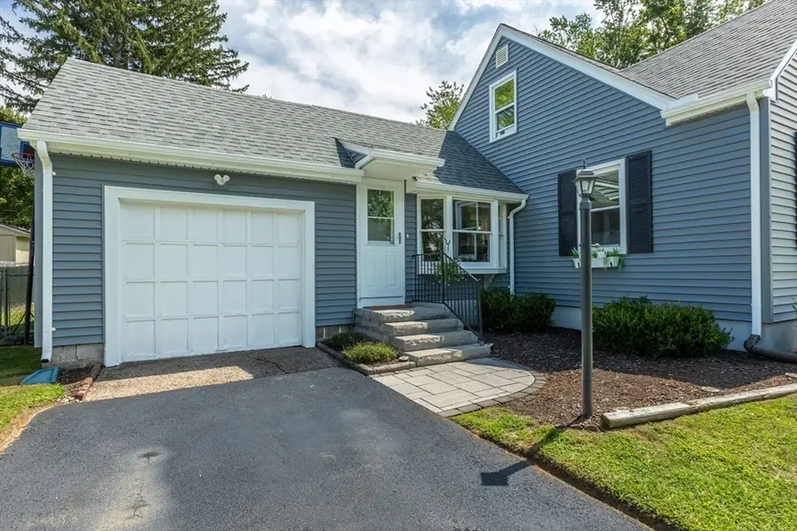 31 Thompson St, East Longmeadow, MA 01028 - #3