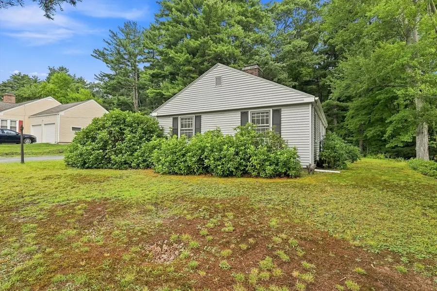 92 Oak Hollow Rd, Springfield, MA 01128 - #2