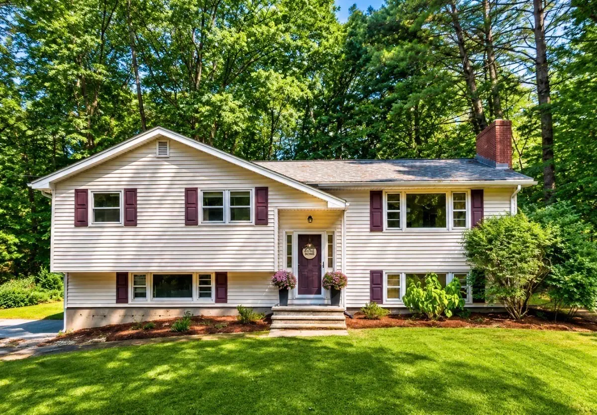 15 Carriage Dr, Chelmsford, MA 01824 - #1