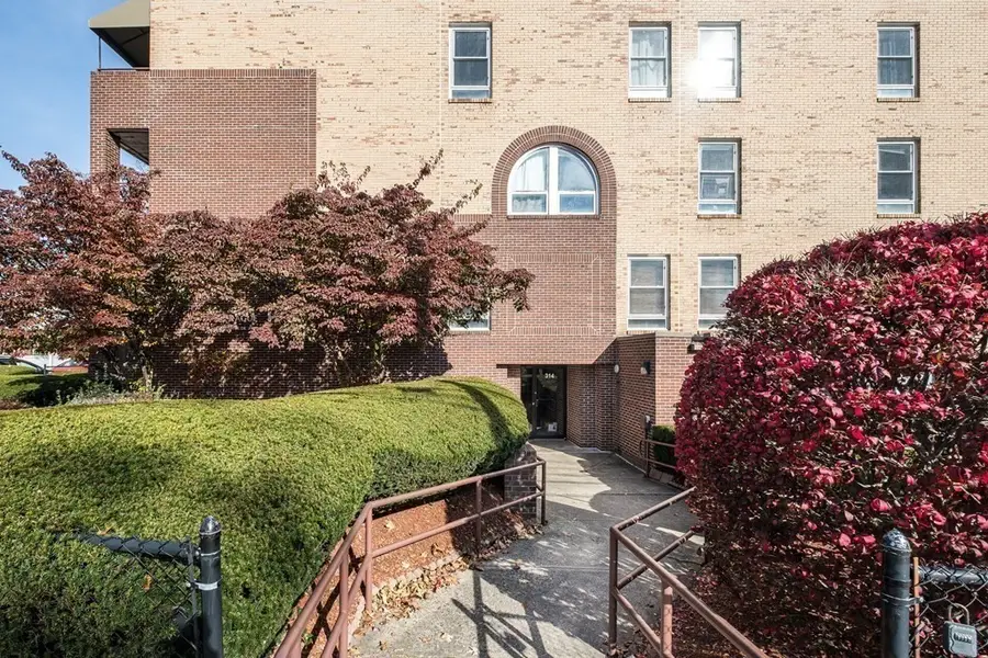 314 Riverside Avenue #304, Medford, MA 02155 - #3
